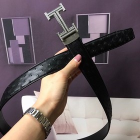 《爱马仕》采用进口鸵鸟皮（无拼接、全羽毛...